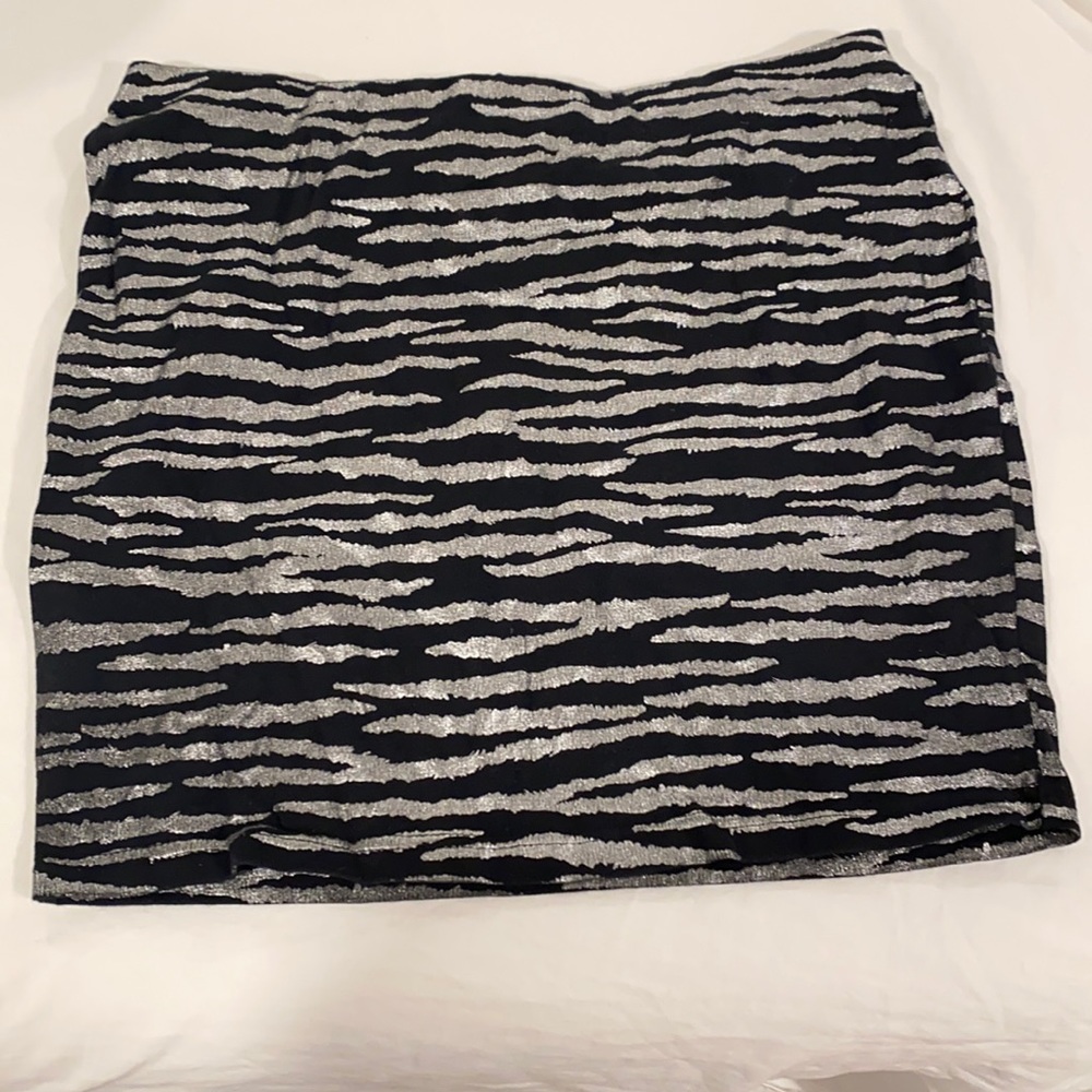 Large forever 21 silver black mini bandage skirt